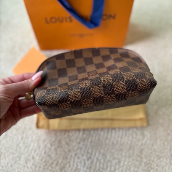 Louis Vuitton Cosmetic Pouch in Damier Ebene - Picture 7 of 7